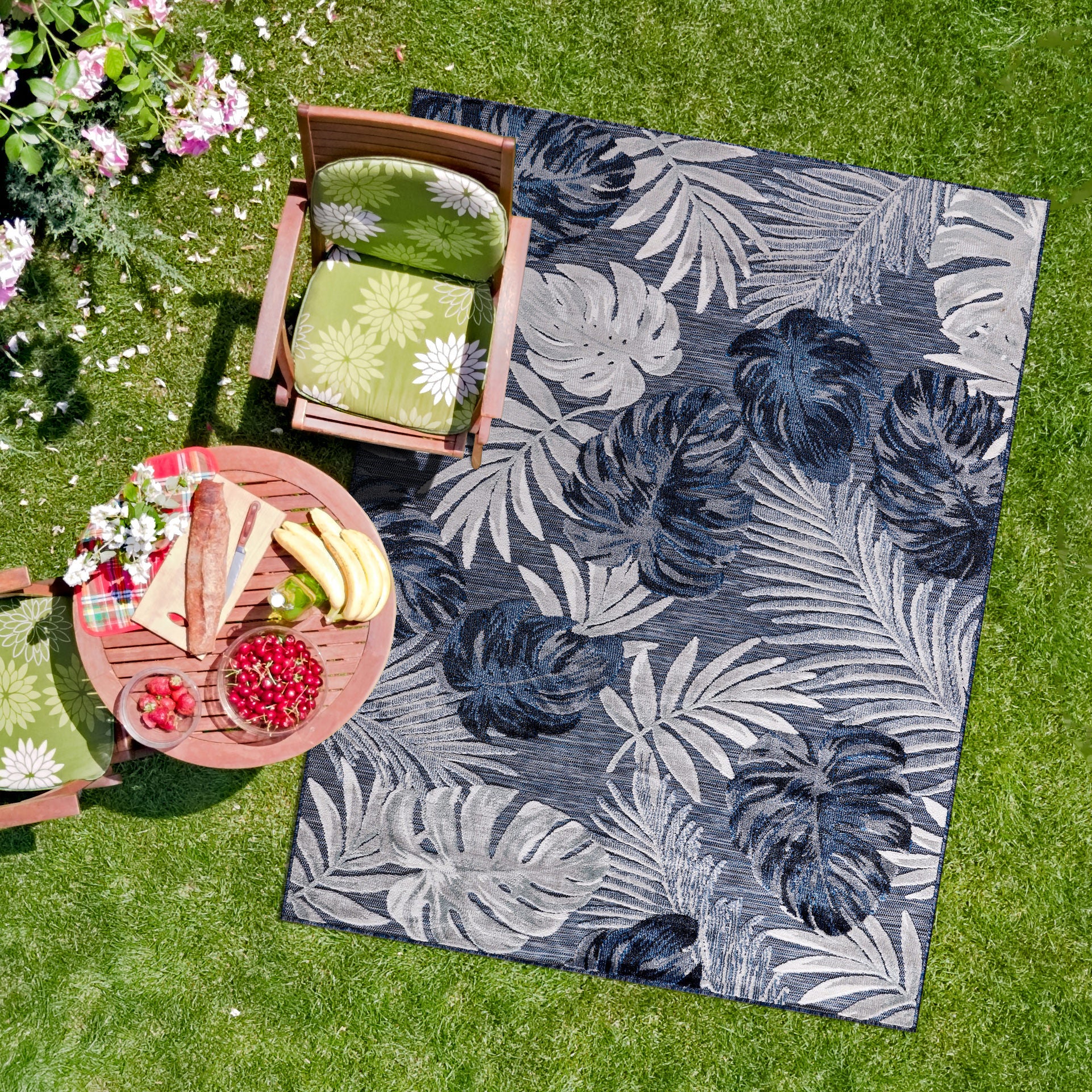 Leaf Outdoor Rug Navy