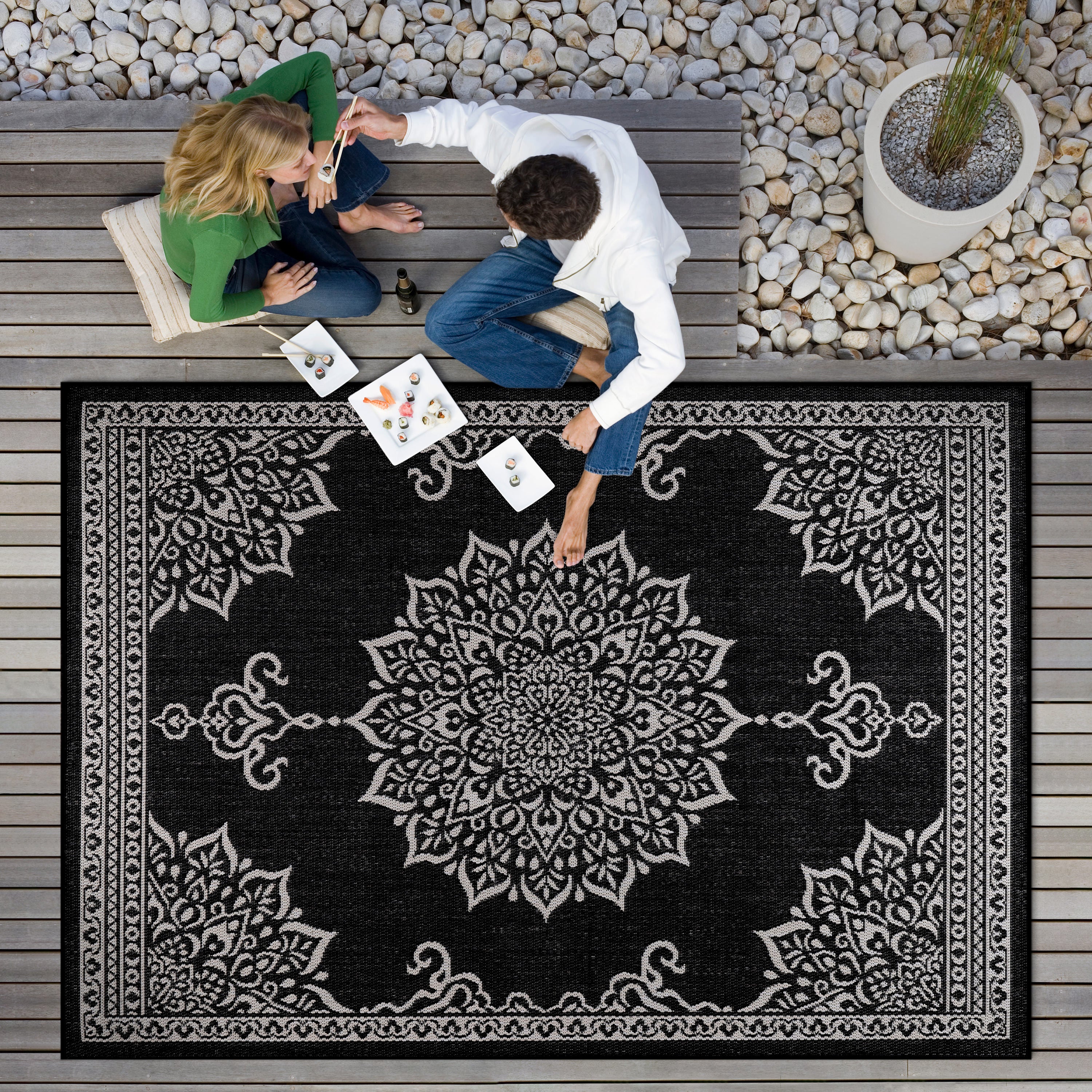 Summer Medallion Outdoor Rug Black